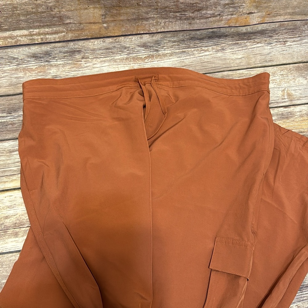 OLD NAVY Cargo Style Tall Pants - Picture 3 of 4